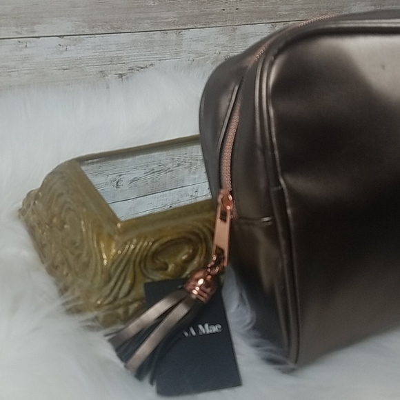 NWT, Vienna Mae, Bronze cosmetics zipper bag. - Picture 2 of 4